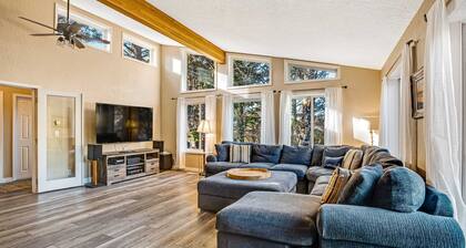 Luxe Home with Private Hot Tub, washer&dryer & Free WiFi - Short Walk to Beach