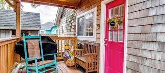 Charming Dog-Friendly Cottage with AC, Washer/Dryer, Gas Grill, Easy Beach Access