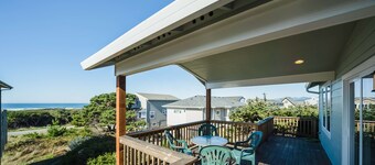 Coastal cottage with stunning ocean views & private gas grill - dogs welcome