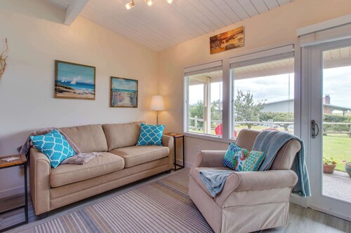 Oceanfront condo near Gearhart Golf Links - walk to beach  - No pets