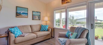Oceanfront condo near Gearhart Golf Links - walk to beach  - No pets