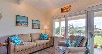 Oceanfront condo near Gearhart Golf Links - walk to beach - No pets