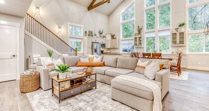 Beautiful home with fireplace, sauna, full kitchen & W&D