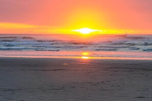 Beach - Condo with riverfront view - close to beaches & town - walk everywhere (Seaside)