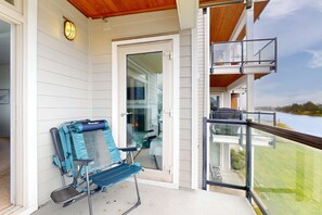 Property grounds - Condo with riverfront view - close to beaches & town - walk everywhere (Seaside)