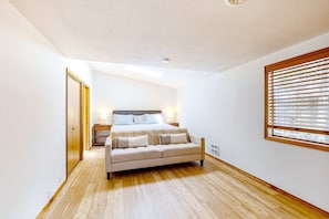 3 habitaciones, tabla de planchar con plancha, wifi y ropa de cama 