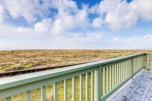 Property grounds - Oceanfront octagon house with panoramic water views, WiFi, & washer&dryer (Seaside)
