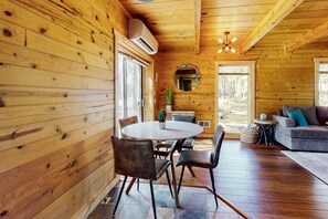 Dining - Cozy & colorful retreat with a deck, grill, wood stove, board games, W&D, & AC (Sunriver)