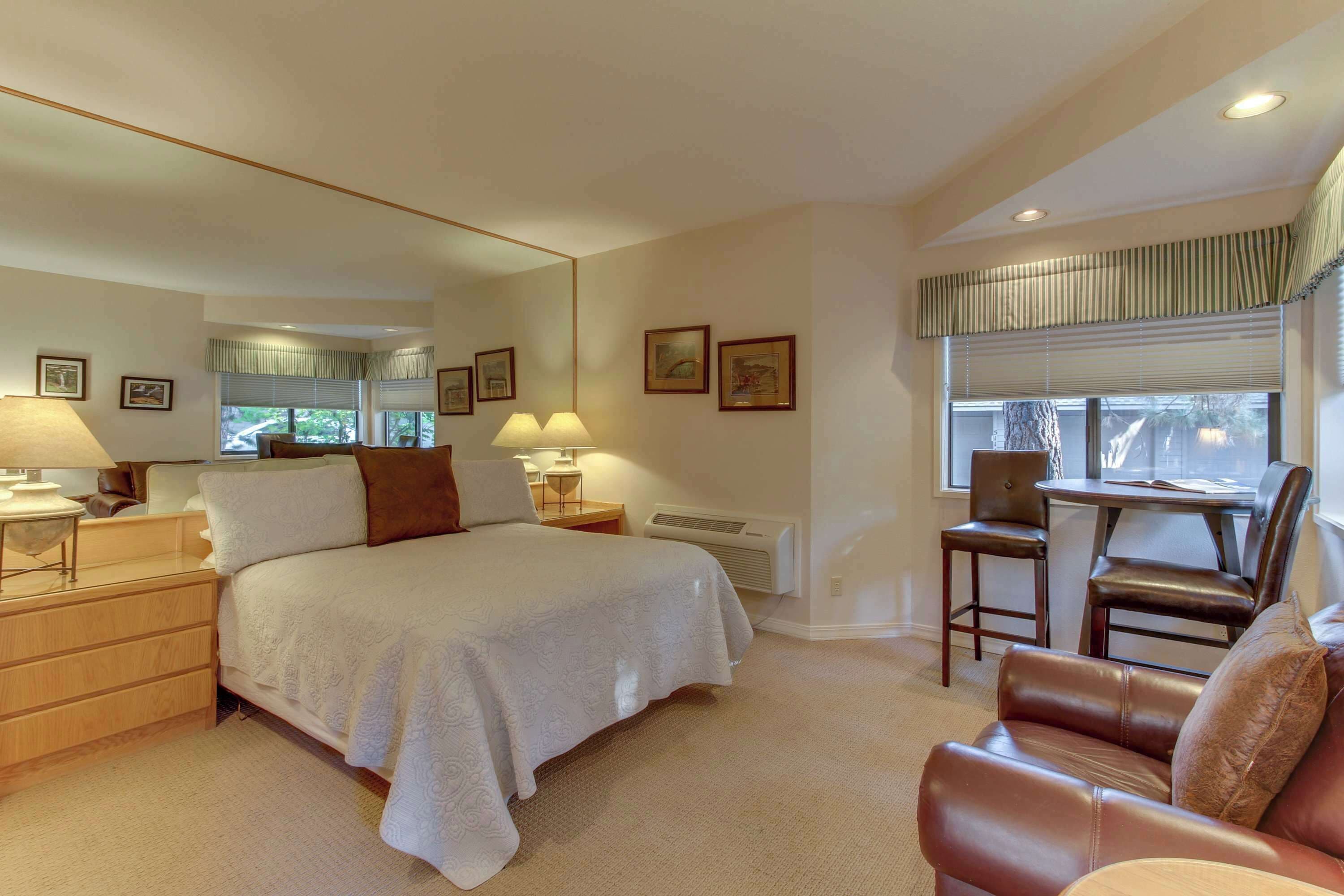 Desk, iron/ironing board, WiFi, bed sheets