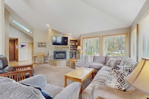 TV, fireplace, table football, offices - Warm and roomy dog-friendly retreat with a private hot tub, shared pool & tennis (Sunriver)