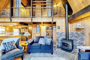 TV, fireplace, offices - Charming 2-story chalet with deck, wood stove, Deschutes River access (Sunriver)