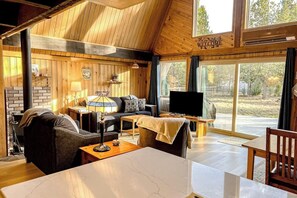 TV, fireplace, offices - Charming 2-story chalet with deck, wood stove, Deschutes River access (Sunriver)