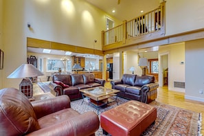 TV, DVD player - Spacious family home with wraparound deck, gas grill, and resort amenities (Black Butte Ranch)