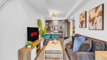 Family Suite, Non Smoking | Living area