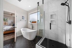 Shower, hair dryer, towels - Perfect Location and Amazing Outdoor Space! (Manzanita)