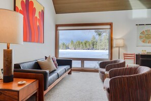TV, fireplace, DVD player - Retro, Dog-Friendly Condo with Fireplace, Wi-Fi, & SHARC Access (Sunriver)