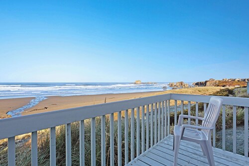 Dog-friendly, oceanfront condo with beach access, fireplace, large deck-EV charger