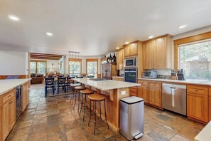 Fridge, microwave, oven, stovetop - Lodge-style luxury in Sunriver - hot tub, fireplace, gas grill, games (Sunriver)