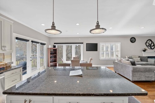 NEW! Modern 4BR Retreat Near Everything