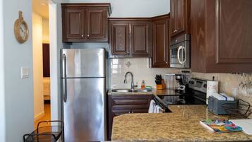 Fridge, microwave, oven, coffee/tea maker