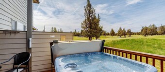 Fairway view townhome with private hot tub, grill, pool, & golf - dogs welcome