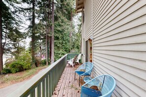 Property grounds - 3-story home with private deck, bar & entertainment room, & W&D (North Bend)