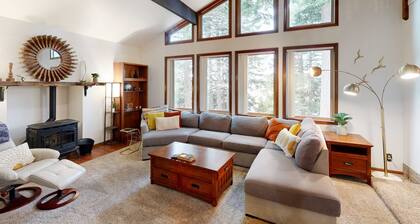 3-story home with private deck, bar & entertainment room, & W&D