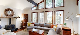 3-story home with private deck, bar & entertainment room, & W&D