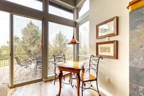 Interior - Beautiful Eagle Crest townhouse with stunning views & shared pools & hot tubs (Eagle Crest)