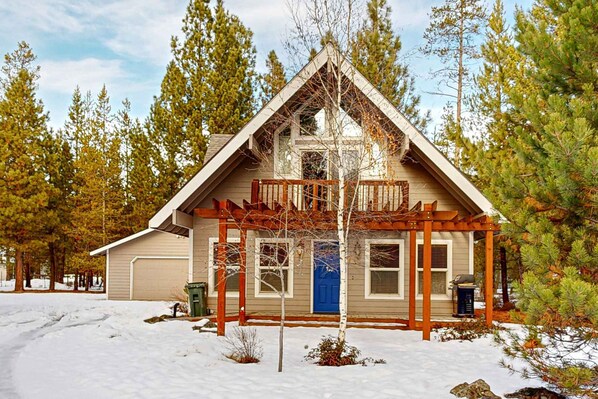 Exterior - Family-friendly home with WiFi, BBQ grill, washer&dryer, golf nearby (La Pine)