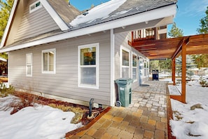 Exterior - Family-friendly home with WiFi, BBQ grill, washer&dryer, golf nearby (La Pine)