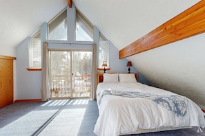 3 bedrooms, iron/ironing board, WiFi, bed sheets - Family-friendly home with WiFi, BBQ grill, washer&dryer, golf nearby (La Pine)