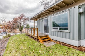 Exterior detail - Beautiful storage container home w/ Columbia Gorge views & prime location (Cascade Locks)