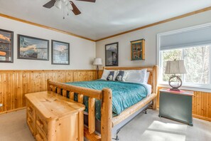 3 bedrooms, desk, iron/ironing board, WiFi - Waterfront retreat with a large deck in a tranquil setting (Rhododendron)