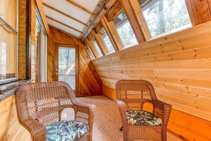 Property grounds - Waterfront retreat with a large deck in a tranquil setting (Rhododendron)