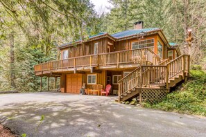 Exterior - Waterfront retreat with a large deck in a tranquil setting (Rhododendron)