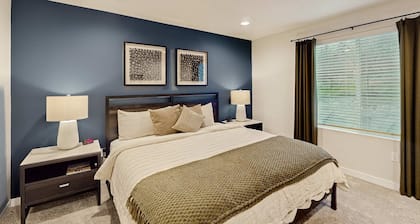 Spacious family friendly home with full kitchen, enclosed yard, washer & dryer