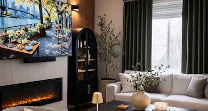 Spacious family friendly home with full kitchen, enclosed yard, washer & dryer