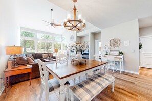 Dining - Dog-Friendly Home with Private Hot Tub, High-Speed WiFi, Shared Pool, & Central AC (Eagle Crest)