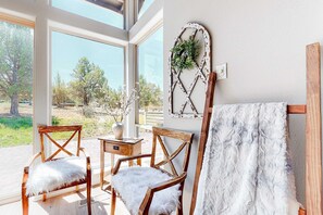 Interior - Dog-Friendly Home with Private Hot Tub, High-Speed WiFi, Shared Pool, & Central AC (Eagle Crest)
