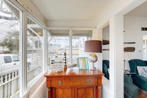 Interior - Dog-friendly cottage with great location, cozy interior, WiFi & washer/dryer (Seaside)