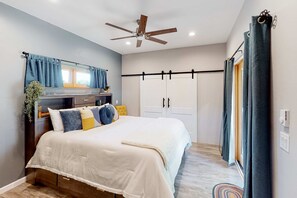 3 bedrooms, iron/ironing board, WiFi, bed sheets