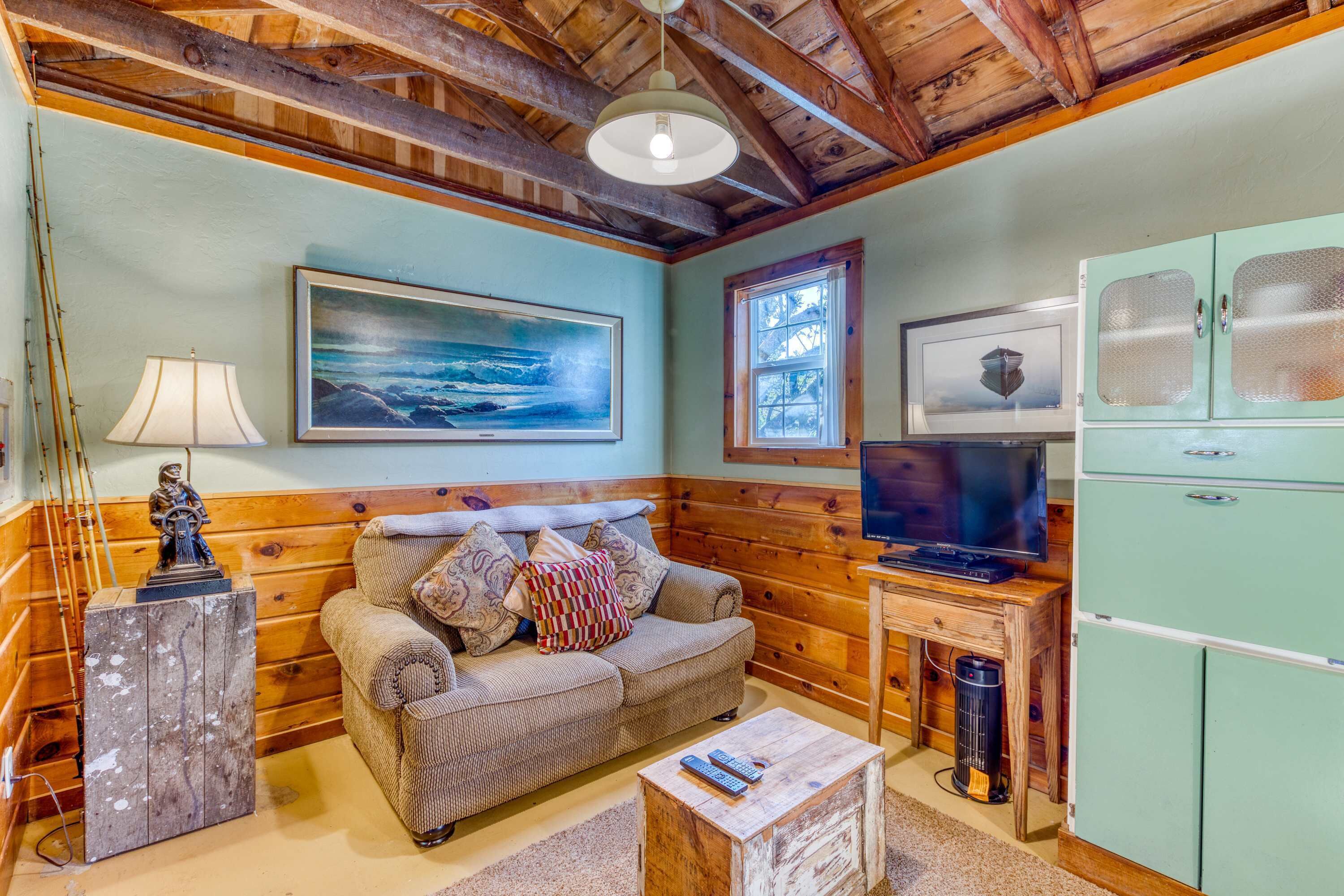 TV, DVD player, offices