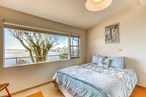 3 bedrooms, desk, iron/ironing board, WiFi