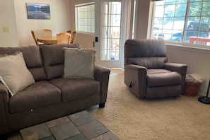 TV, fireplace, offices - Ground-Floor Condo w/Washer/Dryer, Gas Grill, Fireplace, WiFi (Joseph)