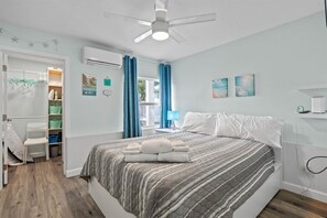 Iron/ironing board, Internet, bed sheets - Beachy 1-bedroom apartment with Pool access in Sarasota (Sarasota)