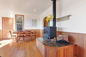 Dining - Updated home with a sauna & the best view in town - walk to the bayfront (Newport)