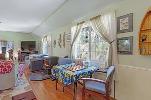 TV, DVD player - Bright & roomy beach home with a furnished deck & ocean access (Bandon)