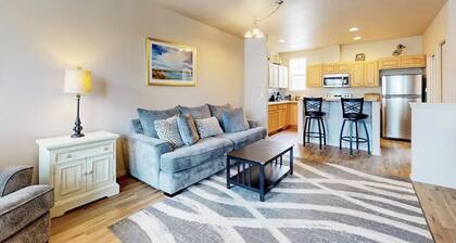 Dog-friendly condo with river views, private W&D, full kitchen, & great location