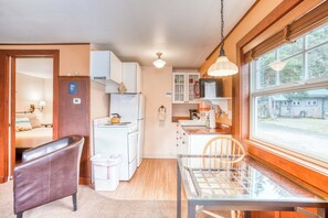 Fridge, microwave, oven, stovetop - Serene Dog-Friendly Cottage - Blocks to Beach & Downtown (Cannon Beach)